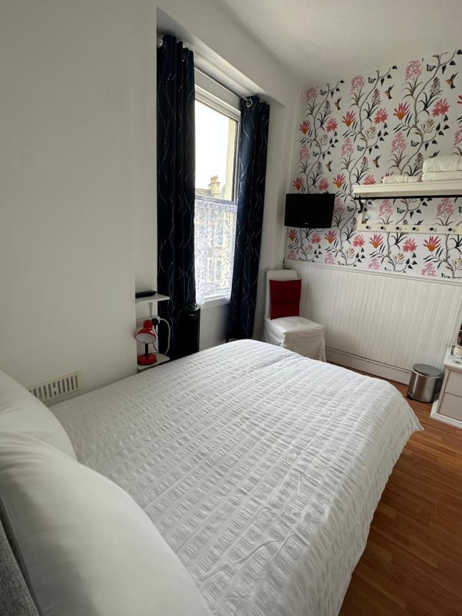 Manor Lodge Guesthouse Киншем Экстерьер фото