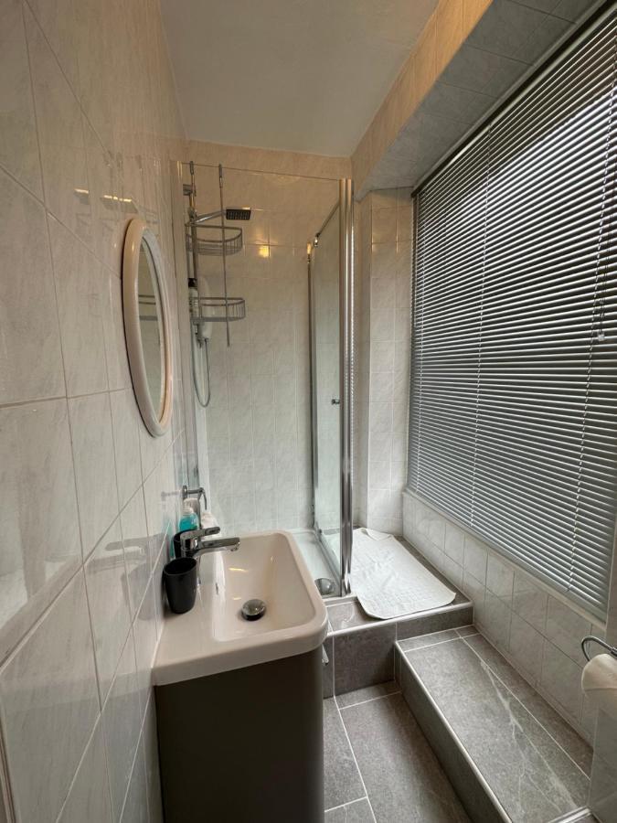 Manor Lodge Guesthouse Киншем Экстерьер фото