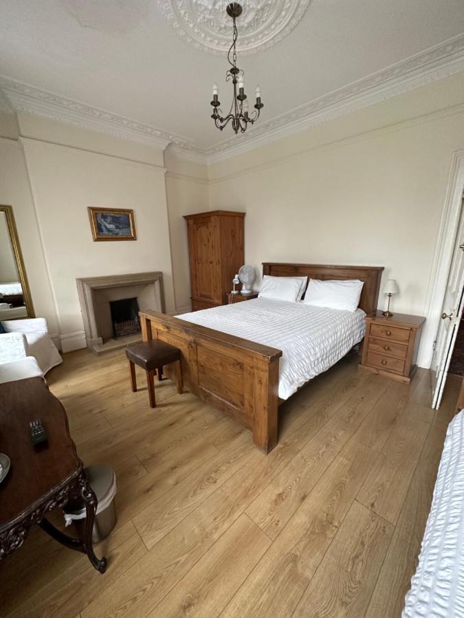 Manor Lodge Guesthouse Киншем Экстерьер фото