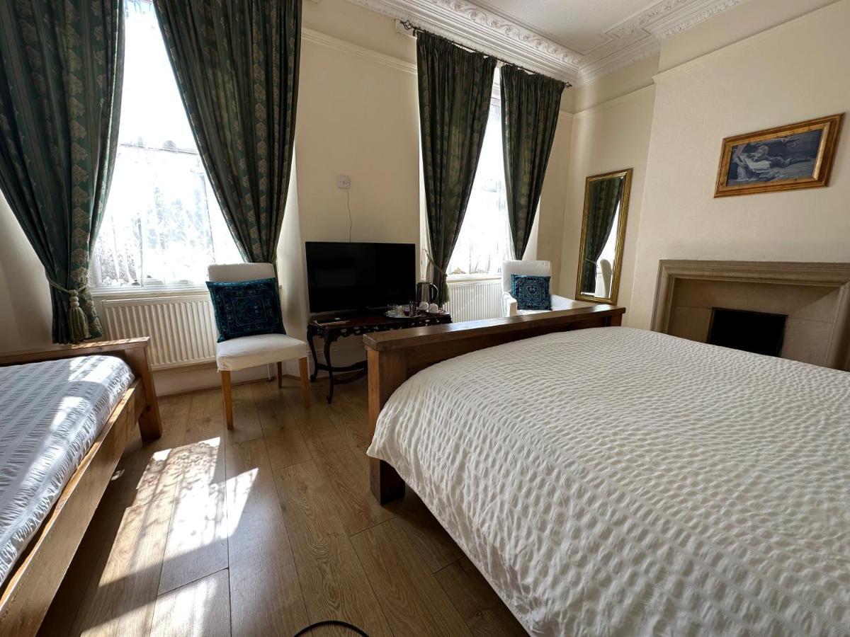 Manor Lodge Guesthouse Киншем Экстерьер фото