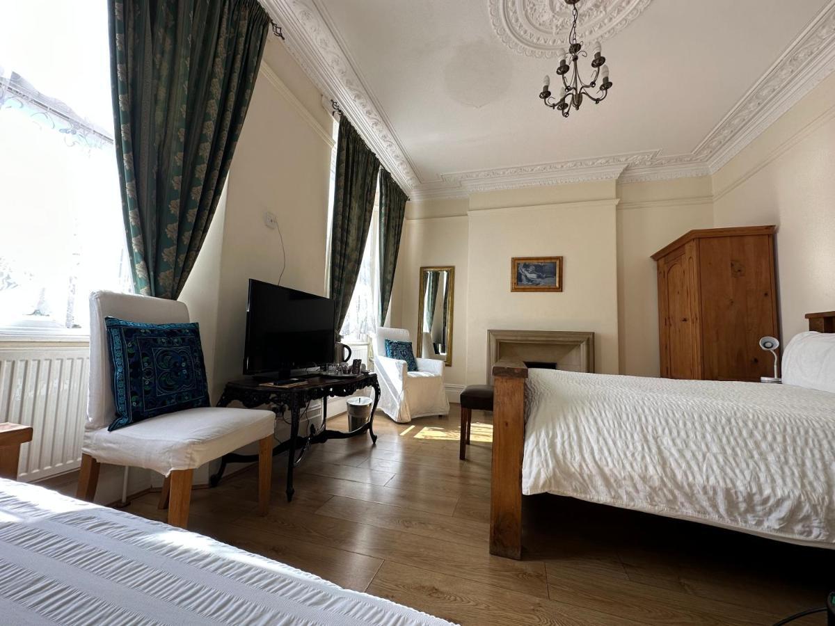 Manor Lodge Guesthouse Киншем Экстерьер фото