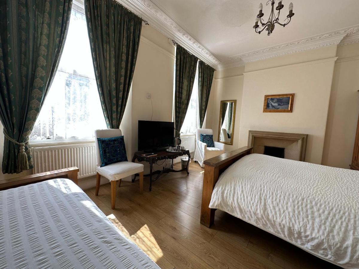 Manor Lodge Guesthouse Киншем Экстерьер фото