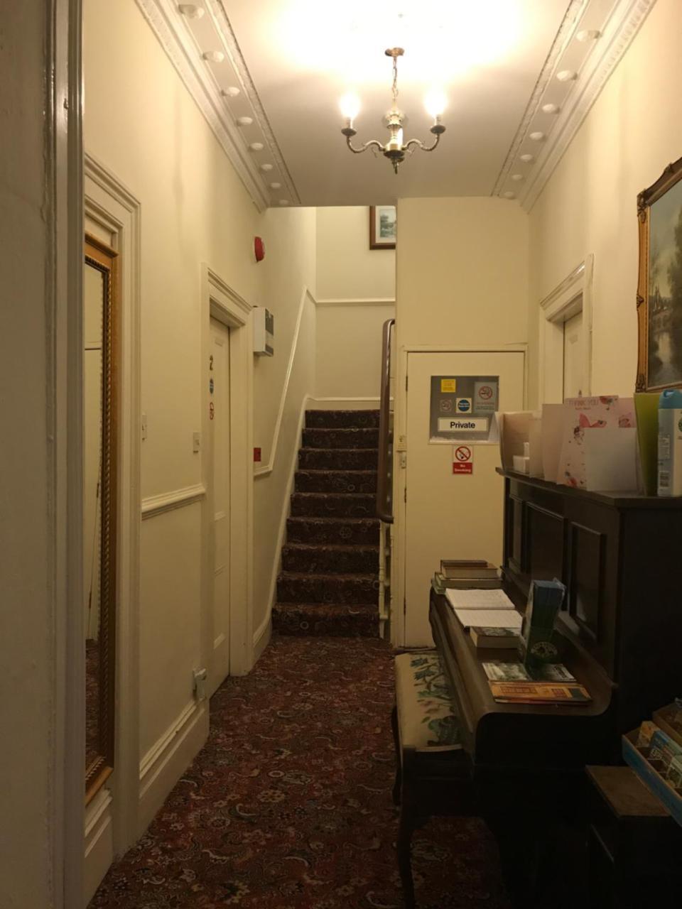 Manor Lodge Guesthouse Киншем Экстерьер фото