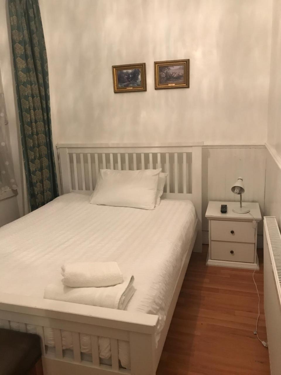 Manor Lodge Guesthouse Киншем Экстерьер фото